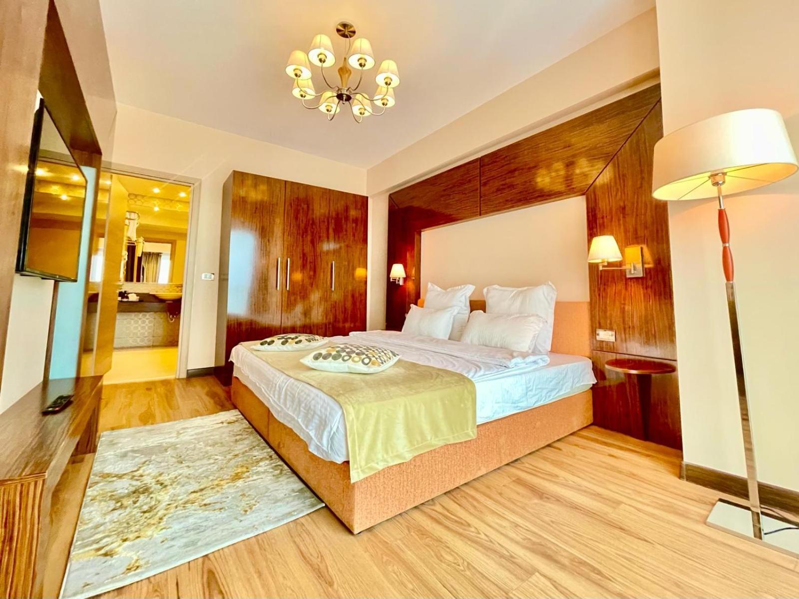 Presidential Luxury Apartments With Amazing View - Yamaluxe Bukares Bagian luar foto